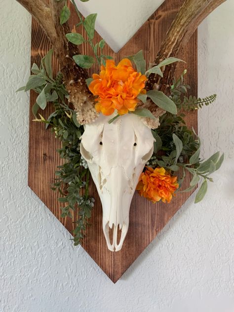 European Mount With Flowers, European Deer Mount Ideas Display, European Deer Mount Ideas, Skull Mount Ideas, Lumber Projects, Deer Skull Decor, Deer Mount Ideas, Decorated Skulls, Deer Skull Mount