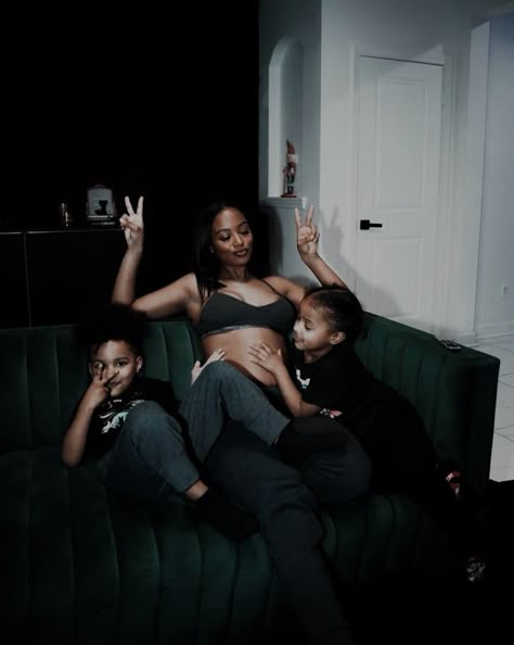 Mommy Goals Black, Black Family Aesthetic, Mommy Moments, My Future Family, Mom Goals, Parenting Goals, Moms Goals, Motherhood Photography, Mommy Goals