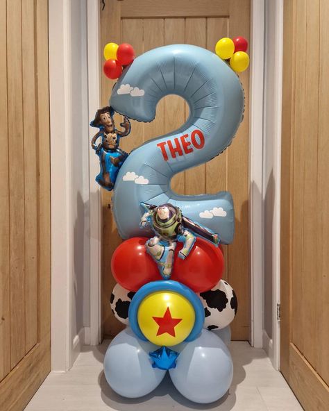 Two Infinity And Beyond Birthday Balloons, Toy Story Party Outfit, Toy Story Themed 3rd Birthday Party, Two Infinity And Beyond Balloon Garland, Toy Story Birthday Balloon Arch, Toy Story Balloon Decorations, Toy Story Birthday Party Decor, Toy Story Centerpieces Ideas Diy, Toy Story Balloon Bouquet