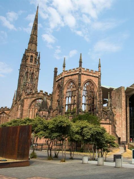 Coventry Blitz, World Monuments, Old Cathedral, Coventry Cathedral, Coventry England, Ancient Monuments, Abandoned Churches, Abandoned Church, Cathedral Church