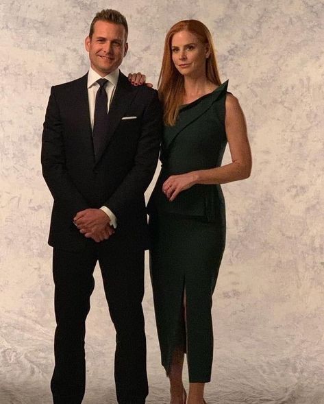 Black And Blue Suit, Donna And Harvey, Harvey Donna, Harvey And Donna, Suits Cast, Suits Serie, Suits Tv Show, Donna Suits, Suits Tv Series