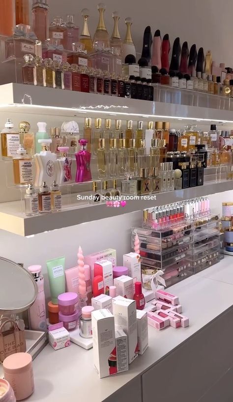 Makeup On Counter Aesthetic, Glam Room Aesthetic, Pastel Lips, Skincare Luxury, Makeup Beauty Room, Dream House Aesthetic, Perfume Organization, House Essentials, Dream Apartment Decor