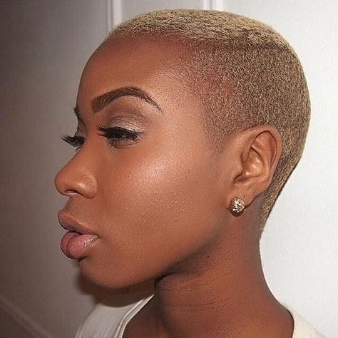 Embrace Your TWA This Summer – 10 Hairstyles Short Natural Haircuts, Short Natural Hairstyles, Shaved Hairstyles, Twa Hairstyles, Beehive Hair, Shaved Hair Designs, Asymmetrical Hairstyles, Cut Life, Women Models