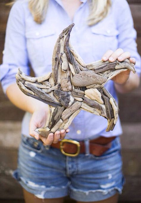 Driftwood Shell Art, Driftwood Starfish, Driftwood Whale, Driftwood Creations, Driftwood Sculptures, Driftwood Ideas, Driftwood Fish, Deco Marine, Driftwood Diy