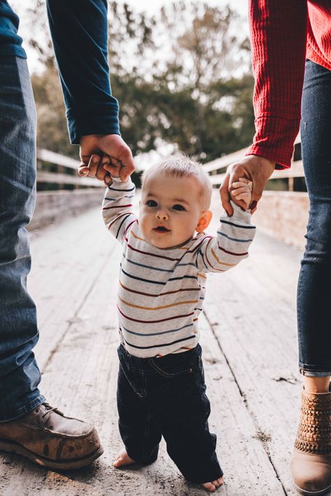 Family Photoshoot With 7 Month Old, Family Pictures With 10 Month Old, Family With 6 Month Old Picture Ideas, Family Pics With 6 Month Old, Family Photos 6 Month Old, 6 Month Old Family Pictures, Nancy Photoshoot, Mom Dad Baby Photoshoot, 6 Month Family Photos