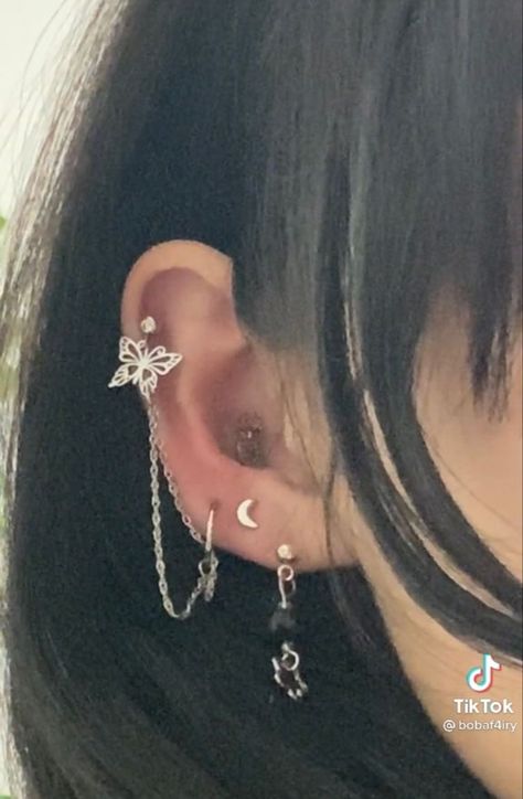 Cool Lobe Piercings, Cute Lobe Piercings, Aesthetic Conch Piercing, 4 Ear Piercings Ideas, Different Types Of Piercings Ears, 3 Lobe And Helix Piercing, Aesthetic Helix Piercing, 3 Ear Lobe Piercings, Eat Piercings Aesthetic