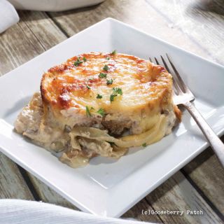 HeavenlyOnionCasserole Cozy Casseroles, Gooseberry Patch Recipes, Onion Casserole, Weekend Recipes, Main Salad, Bread Dressing, Delicious Sides, Onion Bread, Gooseberry Patch