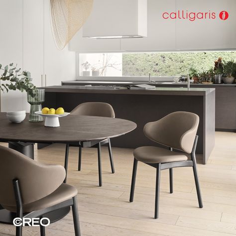 The Holly chair is made unique by the flawless combination of a linear frame and the 1950s softness of the upholstered shells. A "duet" capable of elegantly evoking relaxation. #calligaris #mycalligarishome #interiordesign #furniture #interiorinspiration #italianfurniture Flexible Plywood, Padded Stool, Laser Cut Plywood, Types Of Sofas, Chair Types, Types Of Beds, Italian Furniture, Led Chandelier, Chair Pads