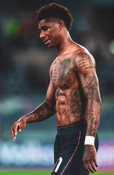 Marcus Rashford Tattoo, Football Players Tattoos, Footballer Tattoos, Meaningful Arm Tattoos, Soccer Player Tattoos, Natur Tattoo Arm, Soccer Tattoos, England Football Players, Handsome Football Players