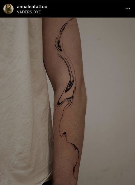 Vein Tattoo Arm, Spine Line Tattoo, Abstract Line Tattoo Arm, Vein Tattoos, Abstract Lines Tattoo, Veins Tattoo, Abstract Line Tattoo, Fluid Tattoo, Line Tattoo Arm