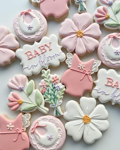 Wildflower Sugar Cookies, Baby In Bloom Cookies, Sprinkle Sugar Cookies, Wildflower Baby Shower, Baby In Bloom, Butterfly Baby Shower, Pretty Cookies, Baby Cookies, Cookies For Kids