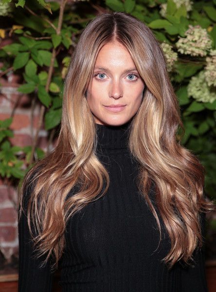 Honey Brown Hair Color, Rambut Brunette, Honey Brown Hair, Dreamy Aesthetic, Hair 2024, Dark Blonde Hair, Blonde Hair Looks, Long Blonde, Hair Color And Cut