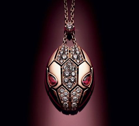 Bvlgari Serpenti Pendant, Snake Head Sketch, Holiday Jewelry Ideas, Glitter Things, Bulgari Serpenti, Bvlgari Ring, Bvlgari Serpenti, Snake Head, Eyes On Me