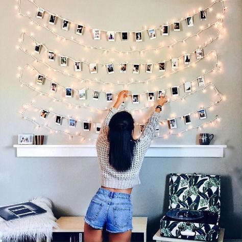 Dorms Decor, Diy Photo Wall, Girls Apartment, Rum Inspo, Diy Gallery Wall, Photo Room, Tumblr Rooms, Bedroom Decor For Teen Girls, Decor Stickers