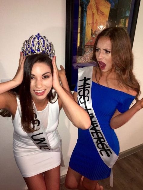 The most original Halloween costumes has to be this wrong Miss Universe BFF costume. Costume Meme, Halloween Costumes Pictures, Best Friend Costumes, Halloween Costume Design, Friend Costumes, Teen Halloween, Bff Halloween Costumes, Best Friend Halloween Costumes, Halloween Coustumes