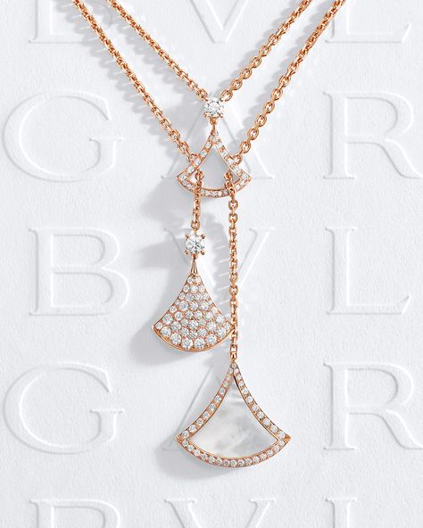 Bulgari Bvlgari Necklace, Bulgari Jewelry, Bvlgari Jewelry, Expensive Jewelry Luxury, Pearl Necklace Designs, Jewelry Photoshoot, Jewelry Ads, Infinite Possibilities, Elegant Necklace