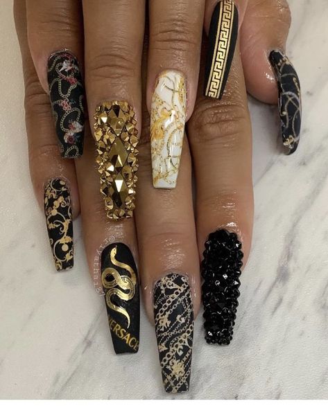 Versace Nails, Gucci Nails, Summer Street Style, Glamour Nails, Long Acrylic Nails Coffin, Coffin Shape Nails, Summer Street, Glam Nails, Short Denim