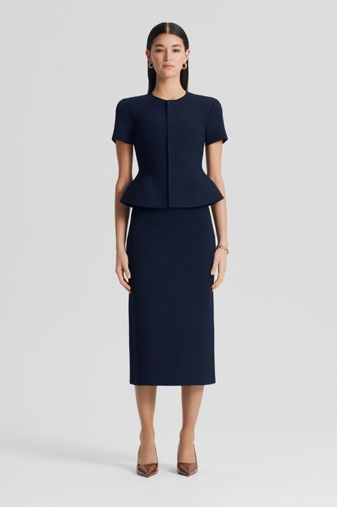 Meghan Markle Style, Cute Short Dresses, Scanlan Theodore, Minimalist Silhouette, Royal Dresses, Pencil Skirt Dress, Knit Pencil Skirt, Skirt Midi, Mid Length Skirts