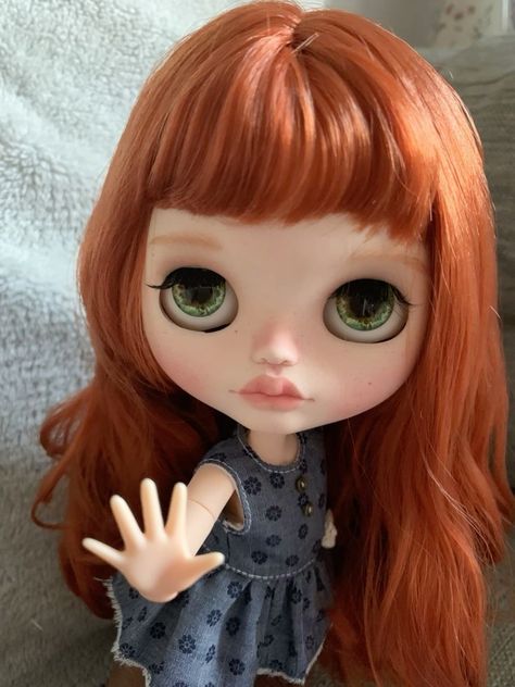 blythe doll Red Hair With Bangs, Red Hair Green Eyes, Big Eyes Doll, Bow Wallpaper, Gyaru Fashion, Victorian Dolls, Copper Hair, Hazel Eyes, Orange Hair