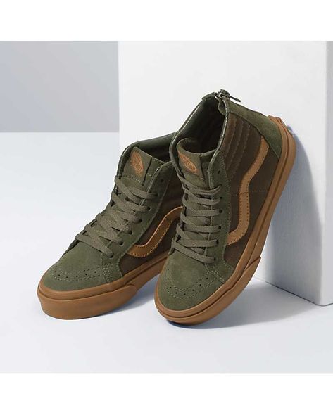 Men Fashioned Boots | Winter Sneakers for Men https://youtu.be/pSOOmXnTqaU?si=AeU_qOIsHgFTUuS2 Country Boy Shoes, Casual Mens Sneakers, Mens Going Out Shoes, Mens Vintage Shoes, Green Shoes Aesthetic, Cool Shoes Men, Men Fashion 2024, Men’s Sneakers, Mens Shoes Style