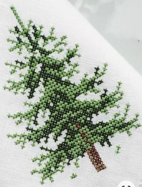 Cross Stitch Stocking, Cross Christmas Tree, Xmas Cross Stitch, Cross Stitch Tree, Cross Stitch Christmas Ornaments, Embroidery Christmas, Cross Stitch Love, Cross Stitch Patterns Flowers, Mini Cross Stitch