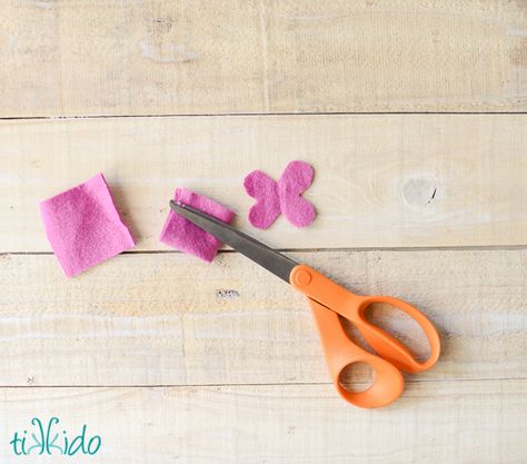 Small Felt Flowers, Diy Felt Flowers, Felt Flowers Patterns, Felt Flower Tutorial, Ribbon Flower Tutorial, Felt Flowers Diy, Felt Crown, Felt Roses, My Little Pony Party