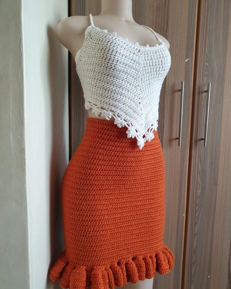 Crochet Skirt Outfit, Crochet Sets, Diy Crochet Bag, Knit Projects, Creative Crochet, Crochet Set, Crochet Skirt, Crochet Tops, New Month