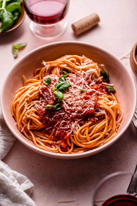 Red Wine Pasta Sauce Wine Sauce Pasta, Recipes With Red Wine, Chardonnay Food Pairing, Red Wine Pasta Sauce, Red Wine Pasta, Wine Pasta Sauce, Tomato Pesto Sauce, Best Sauces, Creamy Sauces