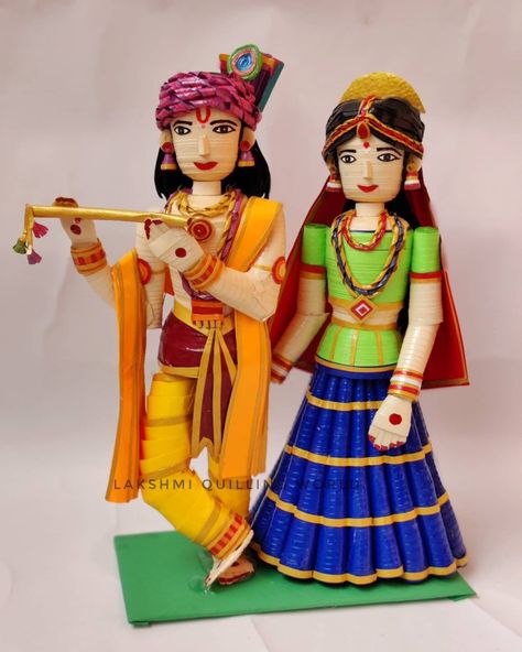 Krishna and radha dolls made using paper, quilling dolls Paper Quilling Dolls, Diy Golu Dolls, Krishna And Radha, Radha And Krishna, Golu Dolls, Quilling Dolls, Bengali Art, Quilling Work, Quilling 3d