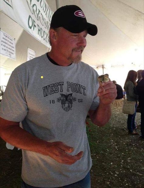 Trace Adkins Selfie Picture, King George Strait, Selfie Picture, Handsome Cowboys, Trace Adkins, Perfect Husband, Dream Husband, Country Boy, Summer Pregnancy