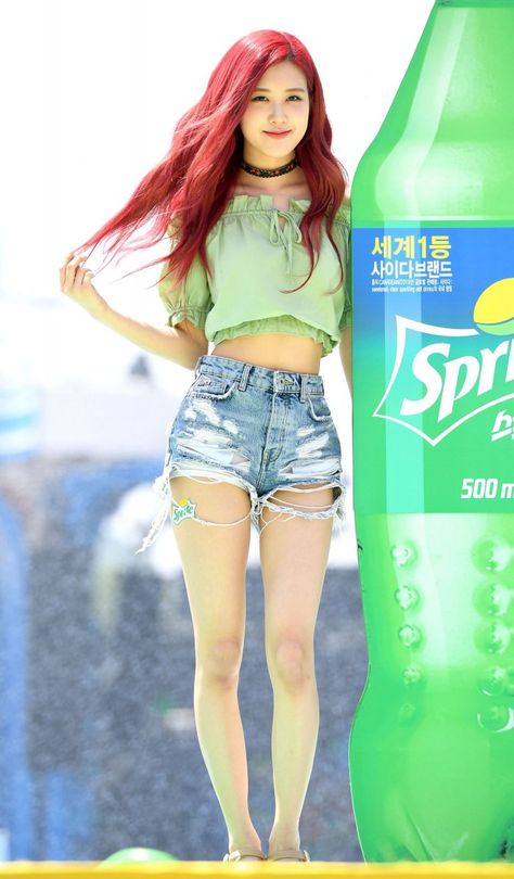 Waterbomb Festival, Body Pic, Body Types Women, 17 Kpop, Rose Park, Park Chaeyoung, Rosé Blackpink, Blackpink Rose, Blackpink Jisoo