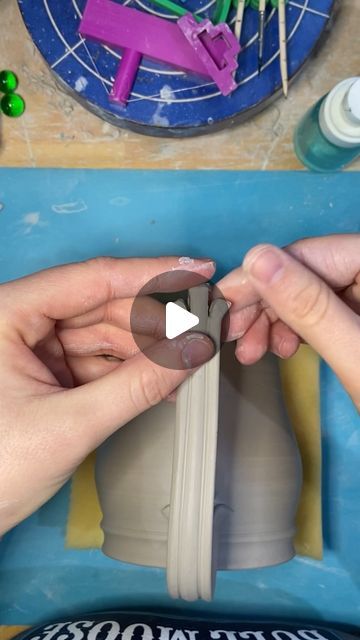 Ashley - Slip Trailed Ceramics on Instagram: "How many pieces could I put this type of handle on until you get tired of it? 😂❤️😊

#ashenwrenceramics #ceramics #pottery #artistsofinstagram #shopsmall #satisfying #clay #designermaker #artprocess #wheelthrownceramics #pottersofinstagram #handmademarket #handle #instapottery #studiopottery #coffeelovers #functionalceramics #modernceramics #modernmaker #potteryaddict #lagunaclay #instapotter #visualvibes #ihavethisthingwithceramics #handcraftedgifts #mugshot #designinthedetails  #mug #mugshotmondays #claycreations" Laguna Clay, Beginner Pottery, Wheel Thrown Ceramics, Handmade Market, Ceramic Techniques, Hand Built Pottery, Clay Mugs, Wheel Thrown Pottery, Pottery Techniques