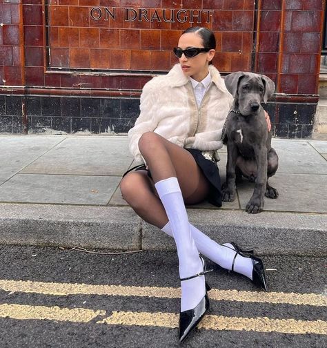 Knee High Socks With Heels, Socks And Heels Street Style, Knee High Stockings Outfit, Knee High Socks Outfit Aesthetic, Socks With Heels Outfit, Heels With Socks Outfit, White Socks Outfit, Knee Socks Outfits, Thigh High Socks Outfit