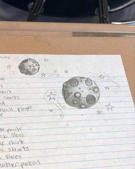 Moon And Stars Drawing Pencil, Sketchbook Doodles Aesthetic, School Doodles Aesthetic, School Sketches Doodles, Drawing Moon And Stars, Moon Aesthetic Drawing, Star Drawing Aesthetic, Moon Drawings Aesthetic, Moon Doodles