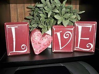 Wood and paint...got to love simple things! Valentine Blocks, Love Blocks, Valentine Wood Crafts, The Word Love, Valentines Sign, Diy Valentines Decorations, Valentine Projects, Word Love, Valentine's Day Quotes