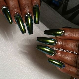 Green Chrome Check out @designernailproducts for the hottest nails art goodies visit www.designernailproducts.com #idomythang #cutenails #exoticnails #swavorskicrystals #plushpink #nailsofinstagram #glitternails #nailartaddict #nashville #nashvillestylist #musiccity # networking #Antioch #Brentwood #Murfreesboro #CaneRidge #handpaintednailart #sparklenails #nailporn #bling #Nashvillenails #blackgirlsdonails #Knoxvillenails#MiamiAshleeNailz #plushpinkpolish #nailglam #nailsofinstgram #plushpinkpo Gold And Green Nails, Green And Gold Nail Designs, Prom 2k24, Green Aura, Gold Nail Designs, Pink Polish, Green Chrome, Exotic Nails, Painted Nail Art