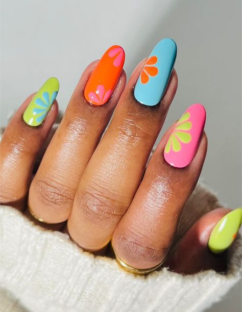 Hairstylist Nails Ideas, Summer Boho Nail Ideas, Fun Color Nails, Bright Nails Designs, Nail Ideas Bright Colors, Groovy Nail Designs, 70s Inspired Nails, Fun Colorful Nails, 70s Nails Retro