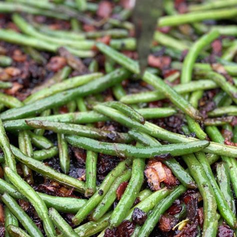 Roasted Green Beans & Bacon - Real Food Camping Griddle Green Beans, Green Beans On Blackstone Griddle, Blackstone Bbq, Green Beans Bacon, Meal Sides, Cooking Fresh Green Beans, Blackstone Recipes, Green Beans With Bacon, Griddle Recipes