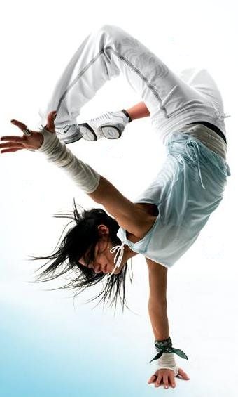 capoeira Sofia Boutella, Action Pose Reference, Female Pose Reference, Anatomy Poses, Human Reference, Body Reference Poses, Human Poses Reference, Poses References, Human Poses