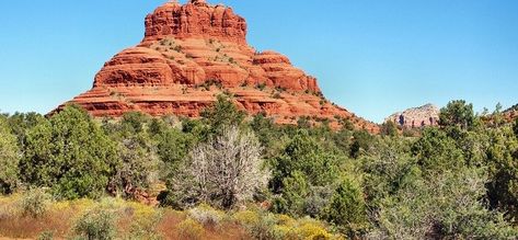 Village Of Oak Creek Arizona, Native Architecture, Oak Creek Canyon Arizona, Sedona Vacation, Arizona Restaurants, Oak Creek Canyon, Arizona Landscape, National Park Vacation, Architecture History