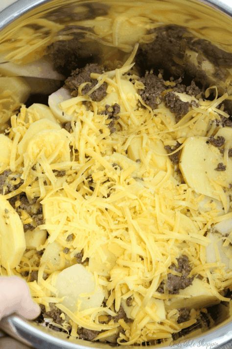 Beef And Potato Au Gratin, Instant Pot Ground Beef Recipes, Instant Pot Ground Beef, Power Cooker Recipes, Potato Au Gratin, Simple Layers, Hamburger And Potatoes, Potatoes And Cheese, Beef Potatoes