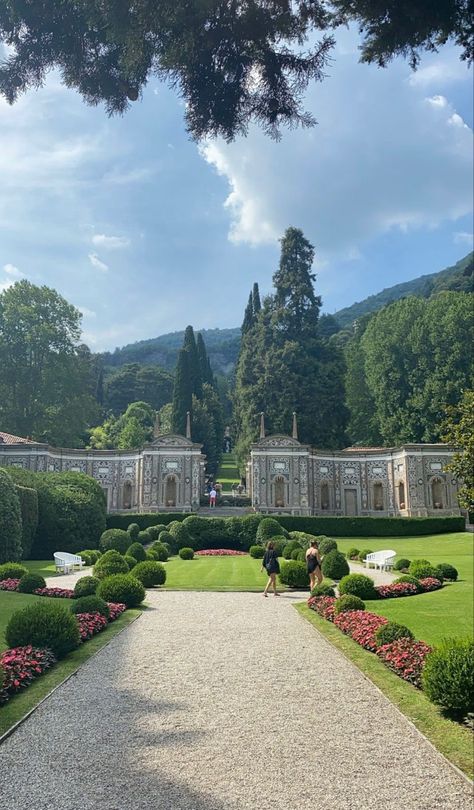 #italian #italy #travel #lakecomo #summer Private Members Club, Travel To Italy, Members Club, Italian Lakes, Estate Garden, Lake Como Wedding, Plan A Trip, Lush Garden, Old Money Aesthetic