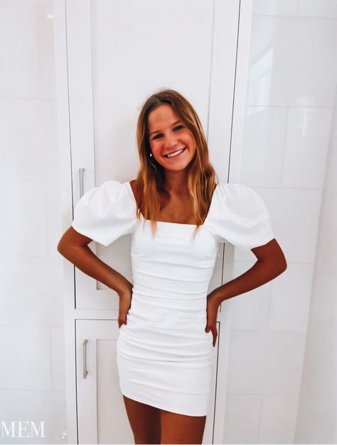 White Homecoming Dress, White Party Dress, Hoco Dresses Short, Dress With Puff Sleeves, White Homecoming Dresses, Preppy Summer Outfits, Preppy Dresses, Wardrobe Tips, Outfits Chic