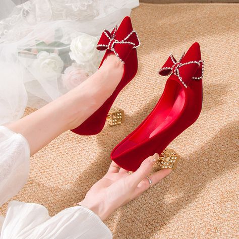 Red wedding shoes Bride shoes New Chinese wedding girl high heels https://m.alibaba.com/product/1600762546076/Red-wedding-shoes-Bride-shoes-New.html?__sceneInfo={"cacheTime":"1800000","type":"appDetailShare"} Jukebox Wedding, Girls Wedding Shoes, Red Wedding Shoes, Shoes Bride, Girls High Heels, Women High Heels, Wedding Shoes Bride, Old Fashion Dresses, Wedding Girl