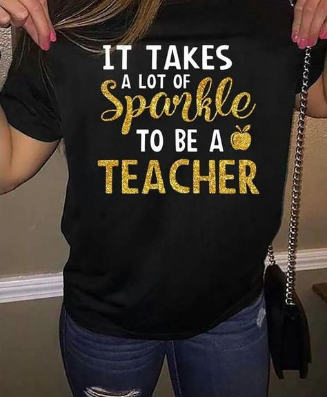 A great idea for a teacher shirt! Fun Teacher Tshirts, Projets Cricut, Teaching Outfits, Teaching Shirts, Design Mandala, Vinyl Shirts, Teacher Style, Teacher Tees, Teacher Appreciation Week