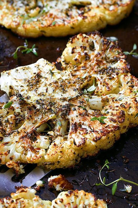 Cauliflower Steak Recipes, Cauliflower Steaks Recipes, Ketosis Recipes, Cauliflower Steak, Roasted Cauliflower Steaks, Oven Roasted Cauliflower, Diet Dinner, Diner Recept, Ketosis Diet