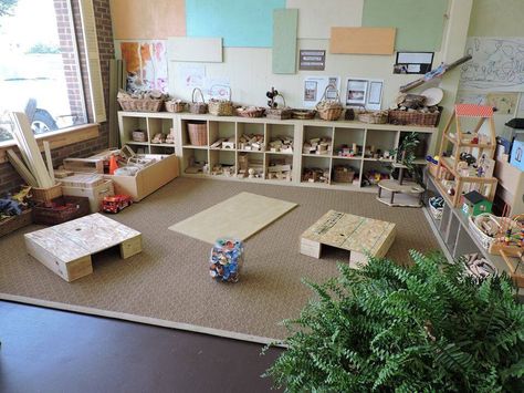 Block area Block Area Ideas, Preschool Block Area, Reggio Emilia Classroom, Blocks Preschool, Reggio Inspired Classrooms, Eyfs Classroom, Reggio Classroom, Preschool Rooms, Block Area