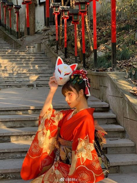 Japanese Aesthetic Photoshoot, Japanese Yukata Women, Japanese Kimono Aesthetic, Yukata Women, Kimono Cosplay, Japanese Yukata, Asian Streetwear, Kimono Japan, Traditional Japanese Kimono