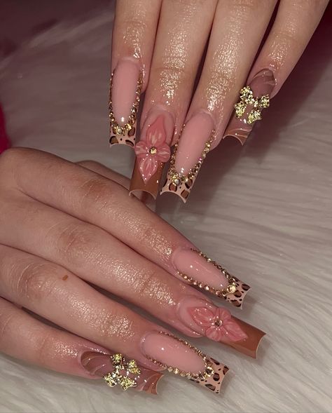 perfect transition to fall🍂🐆 inspo : @_nailsbykasandra #batonrougenailtech #nails #nailinspo #explore #explorepage #donebyhai #nailinspo2024 #225nailtech #2024nails #nailsofinstagram #nails #nailstagram #nailsnailsnails #nailsoftheday #nailinspiration #birthdaynails #naildesigns #summernails #summernails2024 #fallnails🍁🍂 #fall #fallnails #fallnaildesigns #fallnailinspo Fall Cheetah Nails Almond, Almond Cheetah Nails, Pink Nails Fall, Fall Baddie Nails, Nails Shape Coffin, Shirt Nails, Nails Cheetah, Nails Bow, Acrylic Nails Stiletto