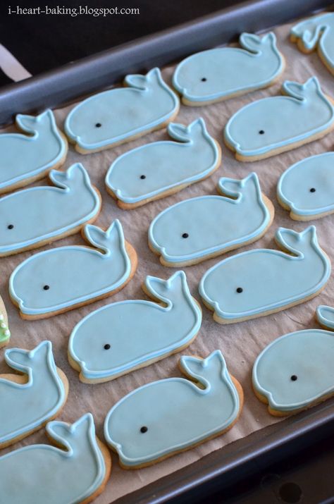 blue whale cookies- what if you make clay cookies and painted them. It could be a wind chime. Whale Themed Baby Shower Ideas, Whale Cookies, Sea Cookies, Whale Cakes, Themed Baby Shower Ideas, Heart Baking, Royal Cookies, Whale Party, Childrens Parties